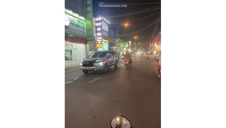 Bán tòa nhà 8,4x30m nhà 6 lầu giá 29 tỷ MT Đường Nguyễn Ảnh Thủ, Q12